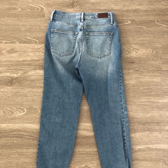 Hollister Mom Jeans size 28 - Picture 3 of 3